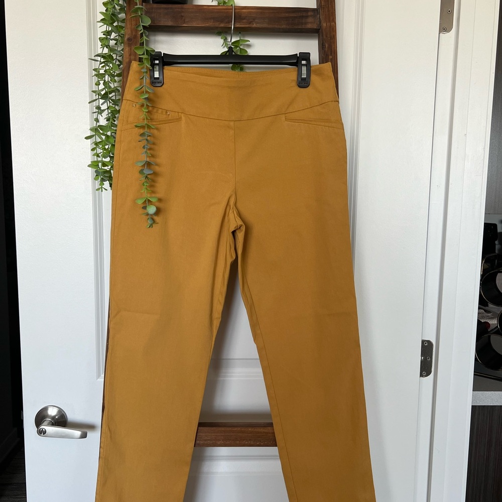 NWOT!  Attyre Mustard Pull On Stretch Ankle Pants SZ 10